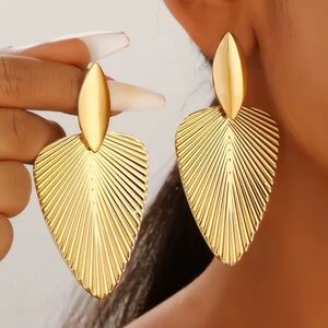 Elegant Gold Leaf Earrings